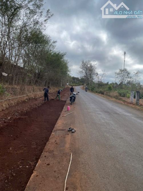 ❌ BÁN LÔ ĐẤT SÀO BUÔN HUÊ EKAO  Diện tích : 7 sào  Chiều dài mặt đường gần 30 mét  Đất bằn - 2