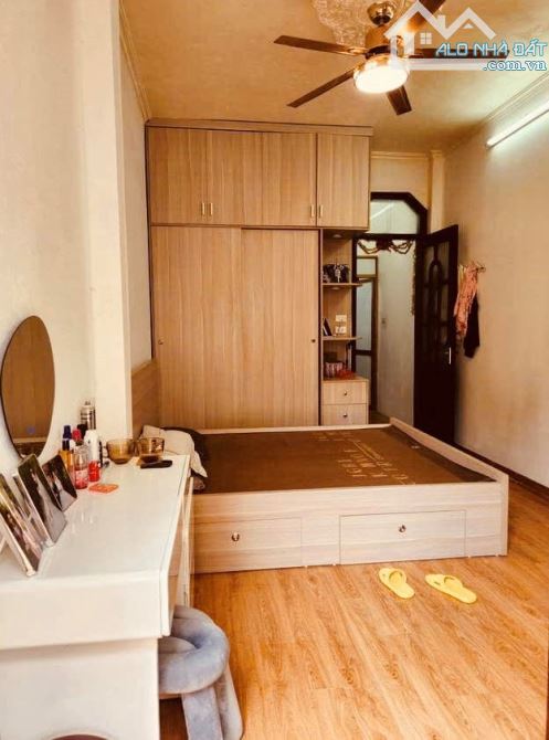 BÁN GẤP NHÀ TÂN MAI ĐẸP LONG LANH SÁT OTO GẦN TRƯỜNG CHỢ 32M2 6 TẦNG CHỈ 4.4 TỶ - 2