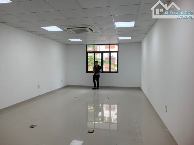 Cho thuê nhà đường Xuân La, Tây Hồ, HN. DT 101m2, 6 tầng, thông sàn, có thang máy. Giá 60t - 2