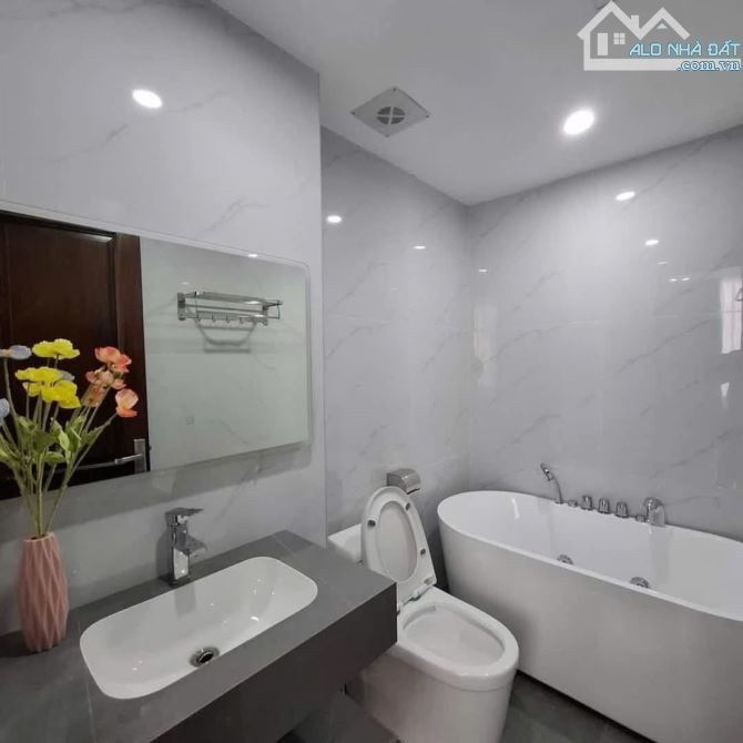 BÁN NHÀ PHÂN LÔ – THANG MÁY - VƯƠNG THỪA VŨ, 47M, 7 TẦNG, 19,5 TỶ - 2