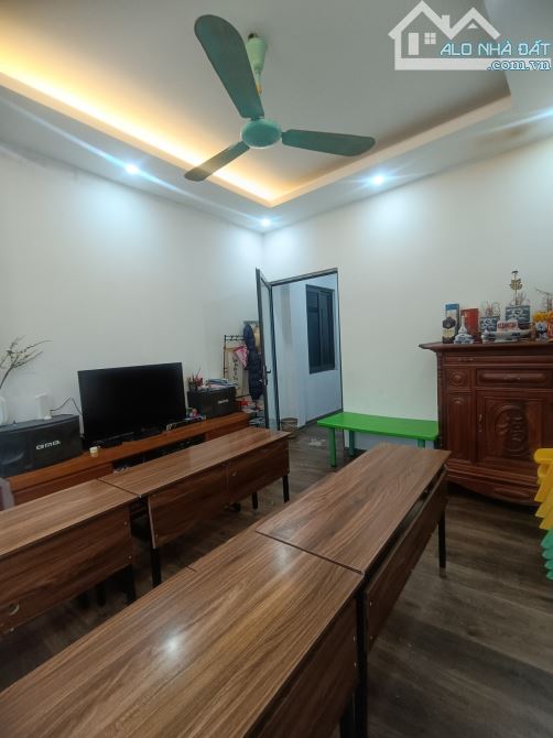BÁN NHÀ MẶT HỒ VIEW HỒ HOÀNG CẦU SIÊU ĐẸP - Ô TÔ VÀO NHÀ – 75M2 X 3 TẦNG CHỈ 35 TỶ - 2