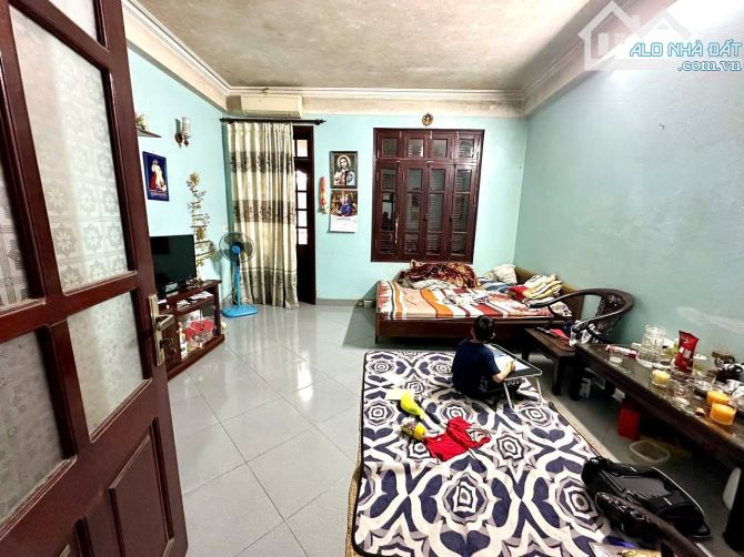 Bán nhà phố Tôn Đức Thắng - Sát phố - oto - 68m2, 5T, MT 5m - Kinh doanh - 19 tỷ 5. - 2