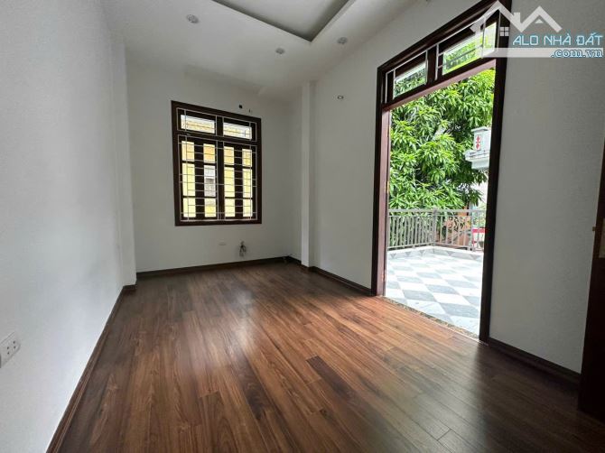 Hoàng Quốc Việt, nhà riêng, 52m2, 12 tỷ - 2