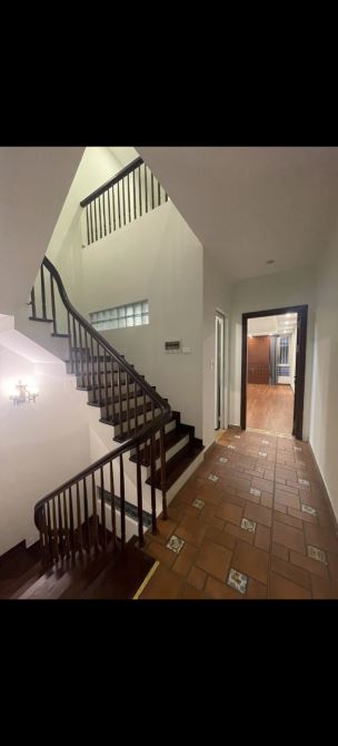 - Bán nhà Lạc Trung, khu phân lô Vip, 68m2 mặt tiền 4.5m x 5 tầng. Giá 18 tỷ - 2