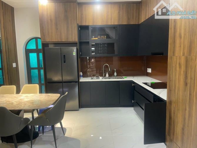 bán gấp siêu phẩm góc 2 MT Đoàn Thị Điểm. DT: 15x4m - 60m2, 5 tầng-  Gía: 18 tỷ - 3