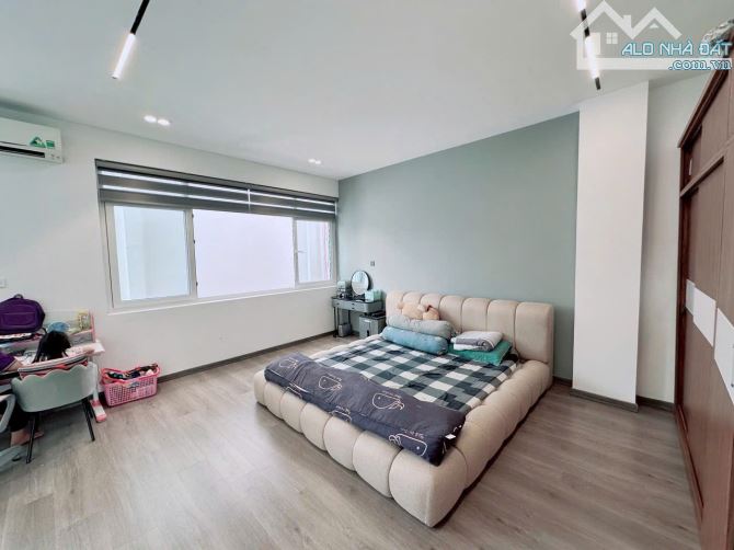 Bán Nhà MT Nguyễn Thị Minh Khai Q.3 - 4x26m - 4 tầng - HĐT 100tr - giá chỉ 40 tỷ. - 3