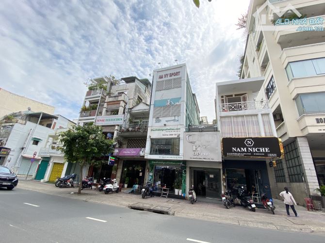 Bán nhà GÓC 2MT 453 Nguyễn Đình Chiểu, Q.3 - DT 38.6m2, 3 tầng - 3