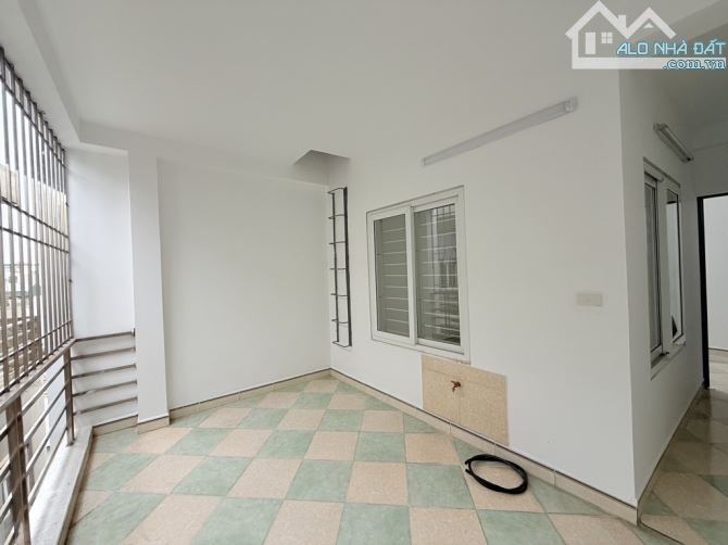 BÁN NHÀ GẦN CẦU NHẬT TÂN, LẠC LONG QUÂN, HƠN 7 TỶ - 3