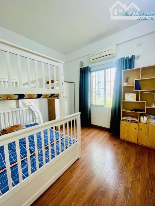 Bán nhà chung cư Nam Trung Yên: 62m2 chỉ 4 tỷ 18 2 ngủ, sổ đỏ lâu dài, nhà đẹp ở luôn, khu - 3