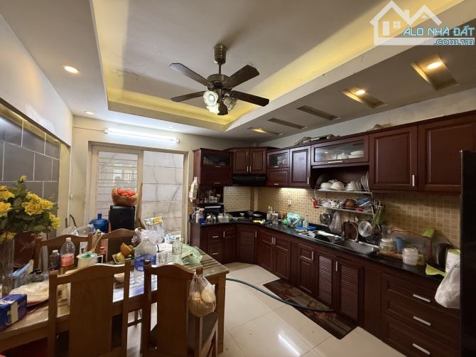 CẦN BÁN CĂN NHÀ 5 TẦNG, NGAY KHU VIP NGUYỄN HỒNG ĐÀO TÂN BÌNH,KHU AN NINH HẺM 12mét - 3
