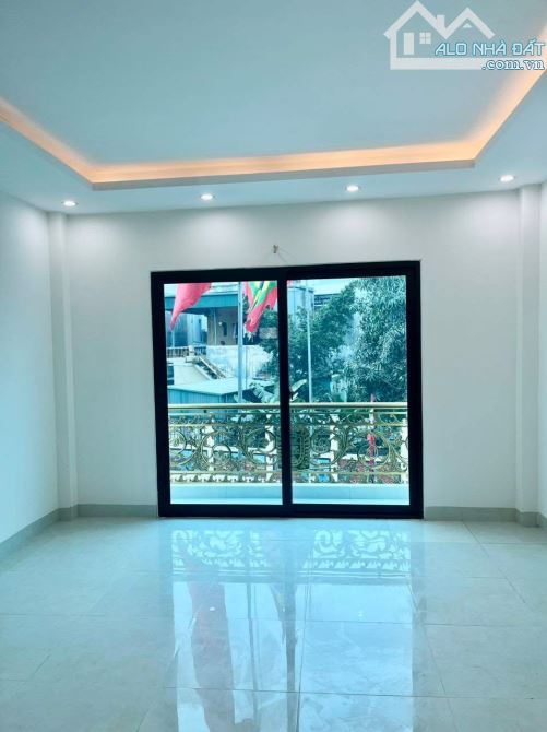 Bán nhà tại Ngô Quyền - Hà Đông ,30m2, 5 tầng , ô tô đỗ cửa , bãi đỗ ngày đêm nhỉnh 6 tỷ - 3