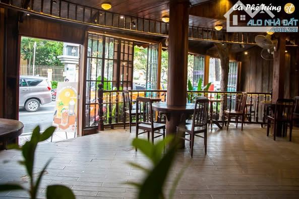 Cho thuê QUÁN CAFE BIỆT THỰ GÓC 2MT Điện Biên Phủ, Q3. Dt: 18x10m, Kc: trệt 1 lầu - 3