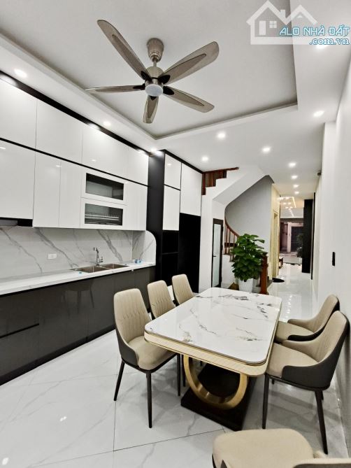 -Bán nhà trung tâm quận HBT, 80m2 phân lô vỉa hè, 7 chỗ vào nhà, 6 tầng thang máy. 17tỷ - 3