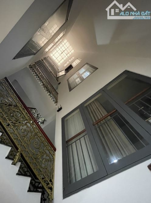 bán gấp siêu phẩm góc 2 MT Đoàn Thị Điểm. DT: 15x4m - 60m2, 5 tầng-  Gía: 18 tỷ - 4