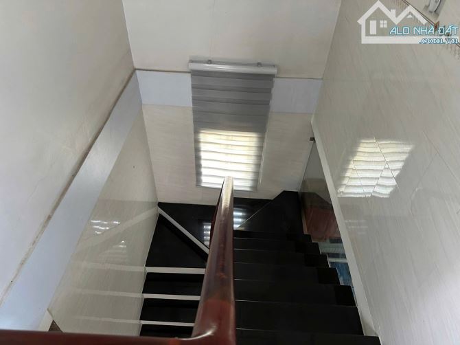 NP356 Bán nhà lầu mái thái - P. Hố Nai - GX . Kim Bích  DT : 5x24m - 4