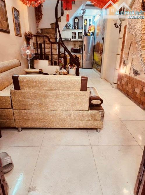 BÁN GẤP NHÀ TÂN MAI ĐẸP LONG LANH SÁT OTO GẦN TRƯỜNG CHỢ 32M2 6 TẦNG CHỈ 4.4 TỶ - 4