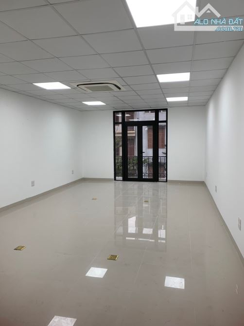 Cho thuê nhà đường Xuân La, Tây Hồ, HN. DT 101m2, 6 tầng, thông sàn, có thang máy. Giá 60t - 4