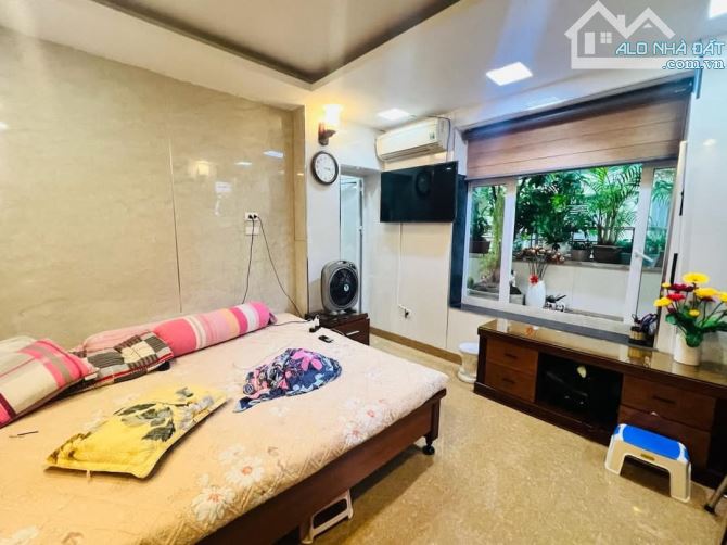 Quá vip, hạ sâu, lô góc 9 tầng thang máy, Mặt phố Vạn Bảo, mặt tiền 6.3m. Giá 30 tỷ - 4