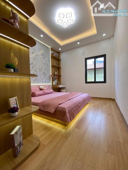BÁN NHÀ PHỐ 8/3 - 50M NHỈNH 9TỶ - MẶT NGÕ THÔNG - 3GÁC ĐỖ CỬA - FULL NỘI THẤT - 4