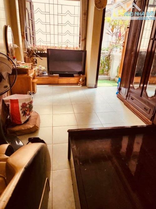BÁN GẤP NHÀ TÂN MAI ĐẸP LONG LANH SÁT OTO GẦN TRƯỜNG CHỢ 32M2 6 TẦNG CHỈ 4.4 TỶ - 5