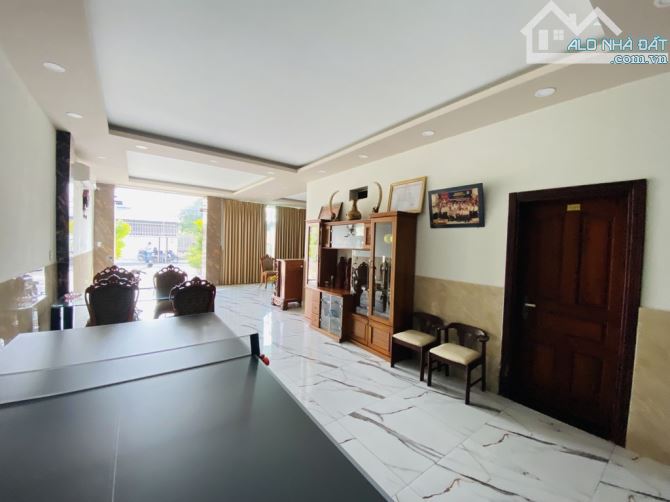 Bán Khách sạn 5 tầng - 337m2, mặt tiền đường 215, TP.Thủ Đức, giá siêu hời chỉ 27.5 tỷ - 5