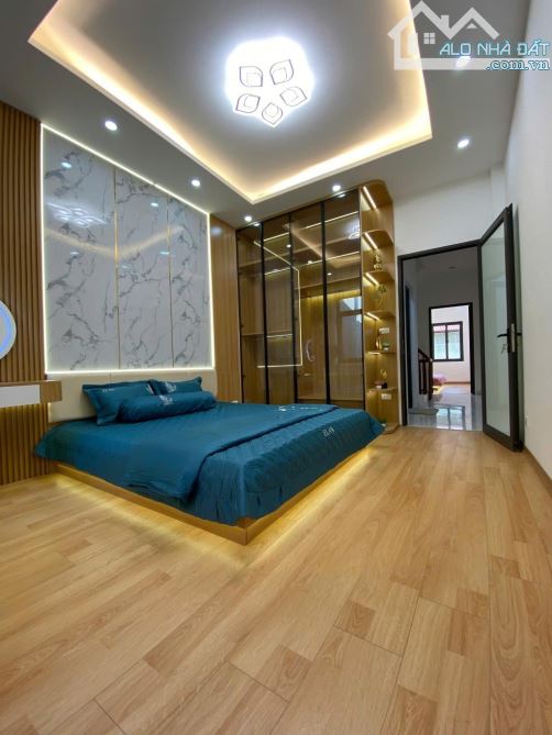 BÁN NHÀ PHỐ 8/3 - 50M NHỈNH 9TỶ - MẶT NGÕ THÔNG - 3GÁC ĐỖ CỬA - FULL NỘI THẤT - 5