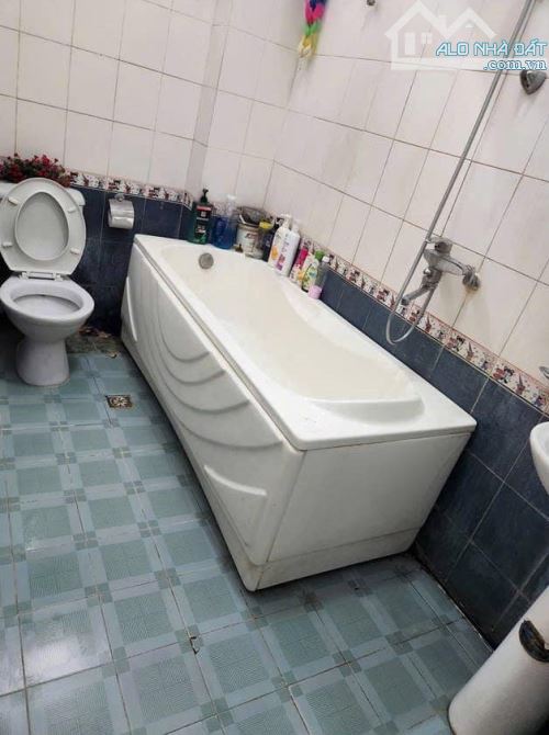 BÁN GẤP NHÀ TÂN MAI ĐẸP LONG LANH SÁT OTO GẦN TRƯỜNG CHỢ 32M2 6 TẦNG CHỈ 4.4 TỶ - 6