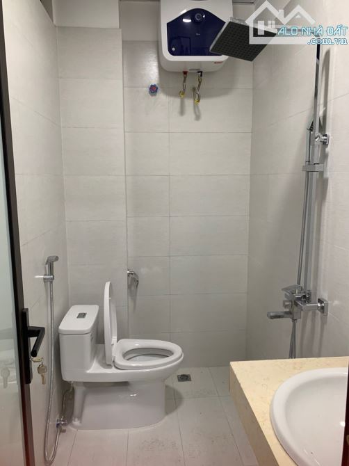 Cho thuê nhà đường Xuân La, Tây Hồ, HN. DT 101m2, 6 tầng, thông sàn, có thang máy. Giá 60t - 6