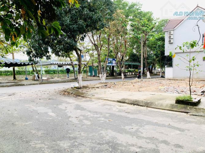 Lô góc 2 mặt tiền Lê Văn Thịnh và Ngọc Hồi | View Kênh Sinh Thái - 6