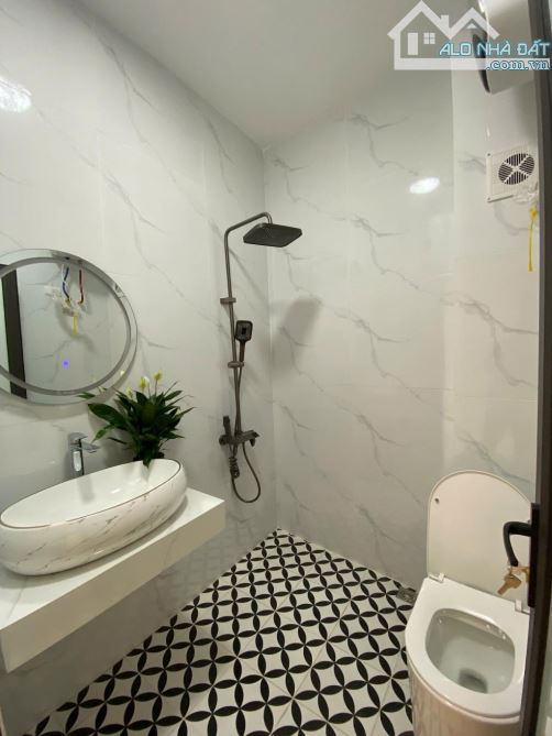 BÁN NHÀ PHỐ 8/3 - 50M NHỈNH 9TỶ - MẶT NGÕ THÔNG - 3GÁC ĐỖ CỬA - FULL NỘI THẤT - 6