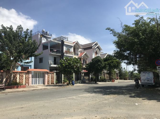 Bán đất ngang 10m KDC Phú Nhuận - Lê Thị Riêng, DT: 10x18m, giá 10.2 tỷ tl