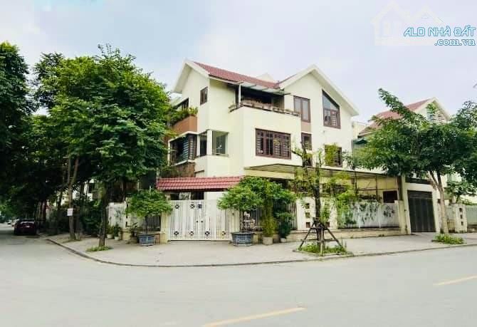 Bán Biệt Thự Lô Góc KĐT Mỹ Đình 2: DT 200M2, lô góc, 5Tầng, Thang máy, Gía 65 Tỷ