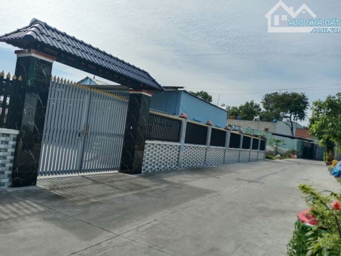 LÔ ĐẤT 1200M2 VUÔNG ĐẸP:  Đường Xe Tải - Hẻm Trần Thị Bốc - Gần Chợ Hóc Môn - Chỉ: 9,5 Tỷ.