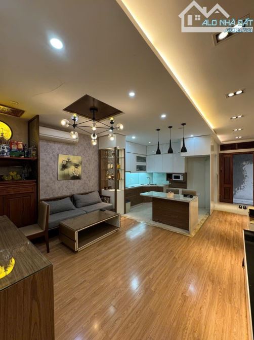 Bán Tập Thể Nghĩa Tân, Cầu Giấy - 70m², Hơn 3 Tỷ - Nhà Đẹp Ở Ngay, Phố Chợ Sầm Uất!