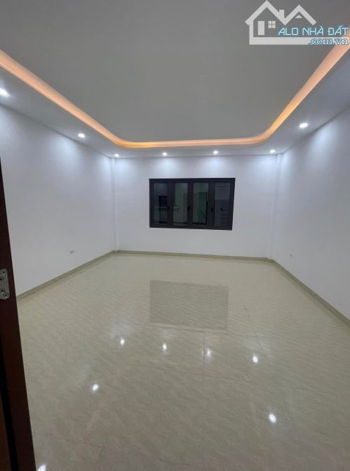 Bán gấp nhà 35m2, 5,56 tỷ tại Trương Định, Thịnh Liệt, Hoàng Mai, view đẹp, giá ưu đãi