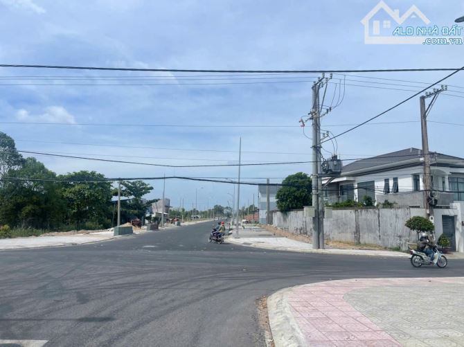 E cần chuyển nhượng lại khu đất như hình quý khách hàng có nhu cầu liên hệ e thành