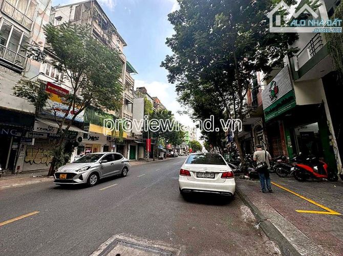 Bán gấp nhà Quận 1, Cách chợ và ga metro Bến Thành 50m, DT 66.5m2 đất, 3 tầng, 45 tỷ