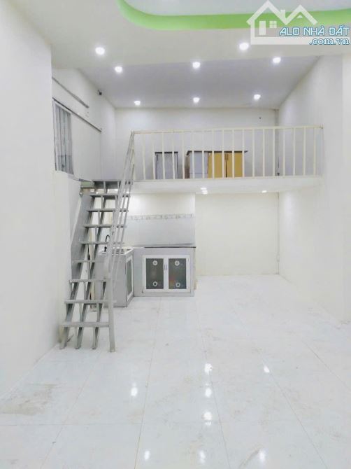 Nhà hẻm oto, sân 80m2, thích hợp ở  + làm kho hàng. Ngay QL1A gần chợ Đầu Mối