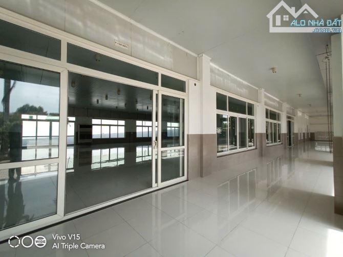 Bán gấp kho xưởng KCN Đức Hòa – Long An , tdt: 10.000m2 , XD: 8.000m2