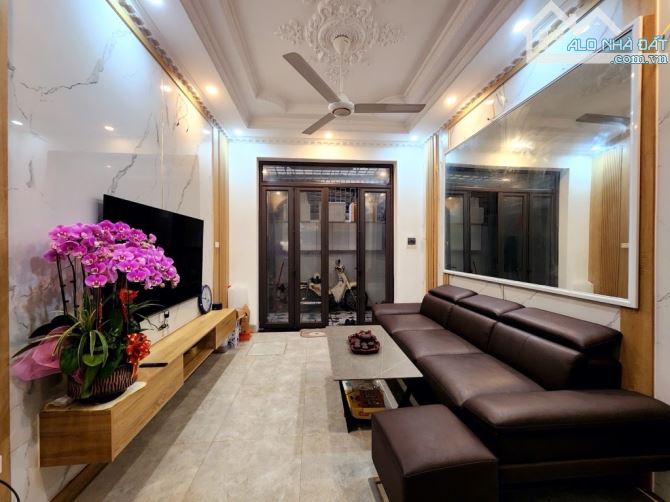 Ôi Ngon! 
Bán nhà ĐẶNG TIẾN ĐÔNG 34m² hơn 7 tỷ - Nhà xinh, gần ô tô, ngõ nông hiếm có