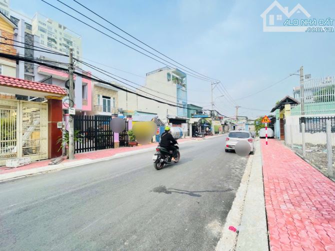 Giá tốt! Nhà mặt tiền 3 tầng gần Vành Đai 2, phường Linh Đông - sân rộng đỗ oto - 228m2 ng