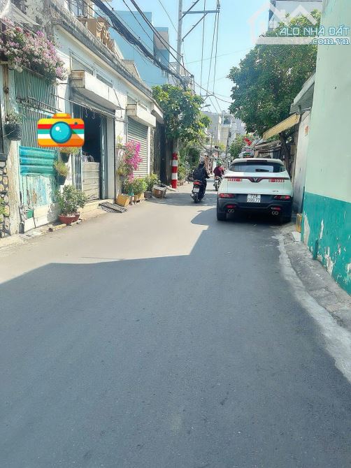 Chỉ 3tỷ 9 đã có nhà mới vuông hẻm xe hơi quay đầu gần BÀU CÁT Tân Bình 3tầng dtsd 84m2