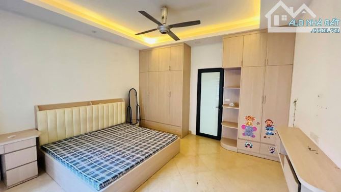 BÁN NHÀ BỒ ĐỀ. 50M2 * 5 TẦNG * 9,5 TỶ. Ô TÔ THÔNG, FULL NỘI THẤT.