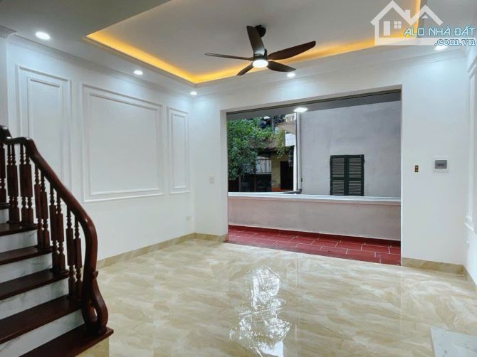 Bán Nhà Trần Cung 35m², 5 Tầng, Xây Mới, Giá Chỉ 8.3 Tỷ