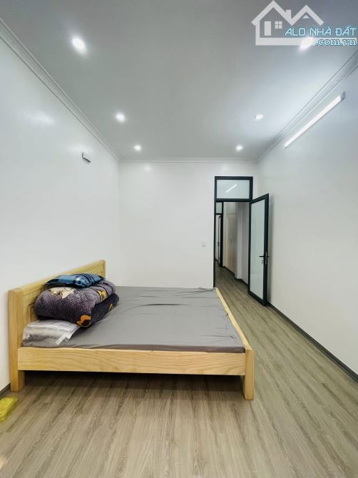 Bán gấp nhà phân lô Trần Quốc Hoàn 40m2, 4t, ô tô tránh, dừng đỗ, kinh doanh - 1