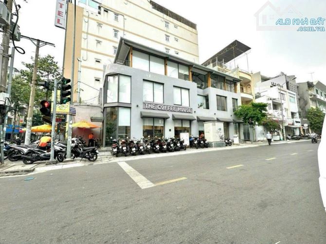 Cho thuê căn góc 2MT mở Cafe Trần Quang Khải, Q1. DT: 20x5m, KC: TRỆT 2 LẦU - 1