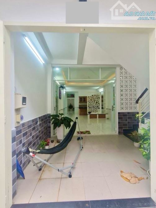 🔥 NHÀ ĐẸP 2 TẦNG - 67m² - CÓ HĐ THUÊ 15TR/TH - 3PN - GẦN LÂM VĂN BỀN - GIÁ HƠN 5 TỶ - 1