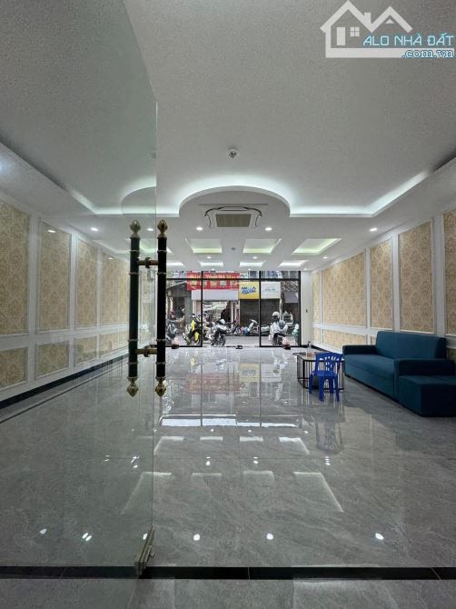 Chị chủ nhờ trực tiếp bán toà Building 8 tầng mặt phố Nguyễn Khang, Giá 35 tỷ - 1