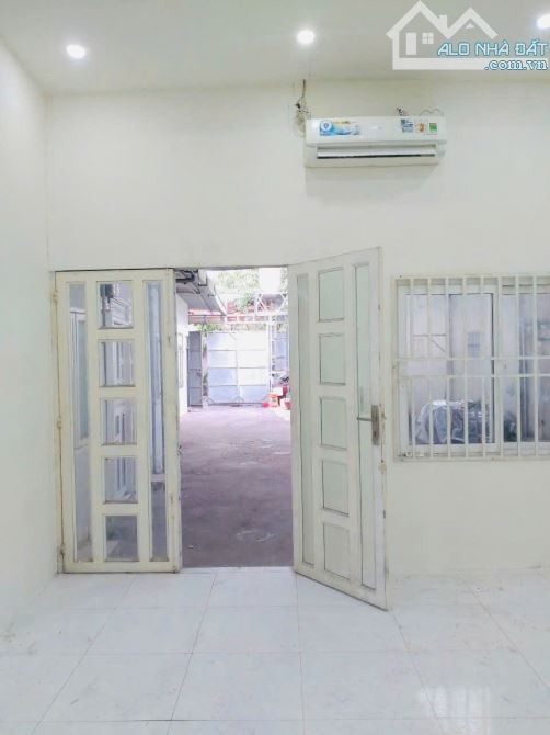 Nhà hẻm oto, sân 80m2, thích hợp ở  + làm kho hàng. Ngay QL1A gần chợ Đầu Mối - 1