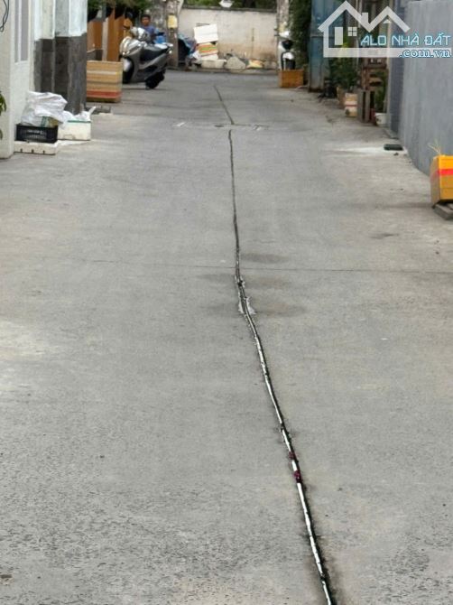 BÁN NHÀ CẤP 4 KIÊN CỐ HẺM BÊ TÔNG XE HƠI THÔNG GẦN 5M NGANG 6.5 HƠN 124M2 - 1